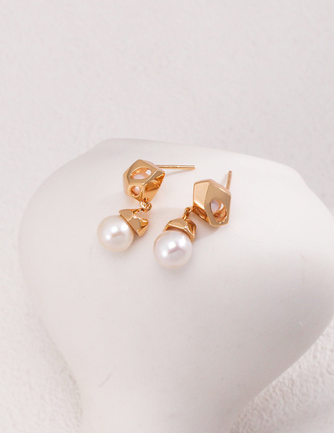 Sterling Silver Hollow Pearl Earring