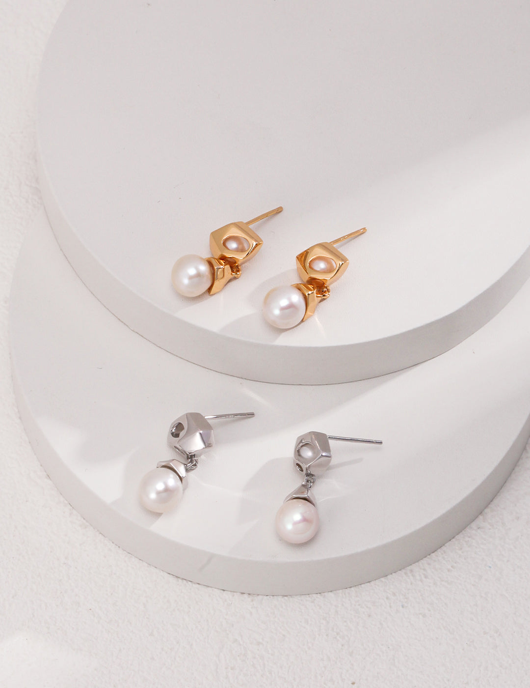 Sterling Silver Hollow Pearl Earring